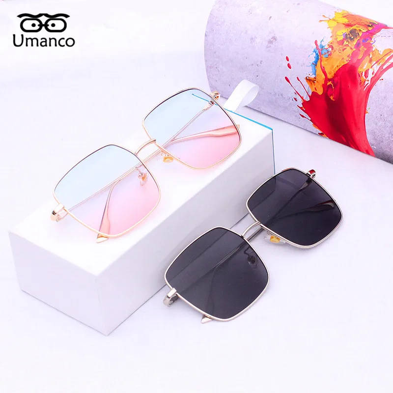 Umanco Fashion Square Sunglasses Women Men Gold Metal Frame Gradient Mirror Eyewear Brand Designer Travel Rays Goggles UV400
Umanco Fashion Square Sunglasses Women Men Gold Metal Frame Gradient Mirror Eyewear Brand Designer Travel Rays Goggles UV400
