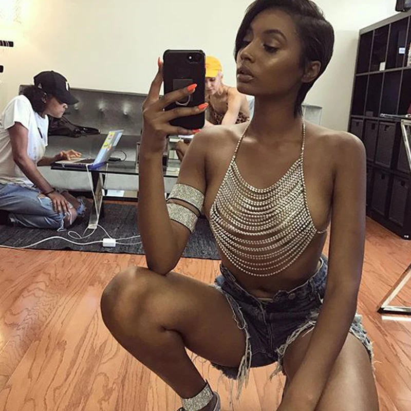 Women Sexy Chain Tops Gold Silver Short Camis Summer Shining Backless Chain Beach Tops Club Show Wear 2018 Female Crop Tops
Women Sexy Chain Tops Gold Silver Short Camis Summer Shining Backless Chain Beach Tops Club Show Wear 2018 Female Crop Tops