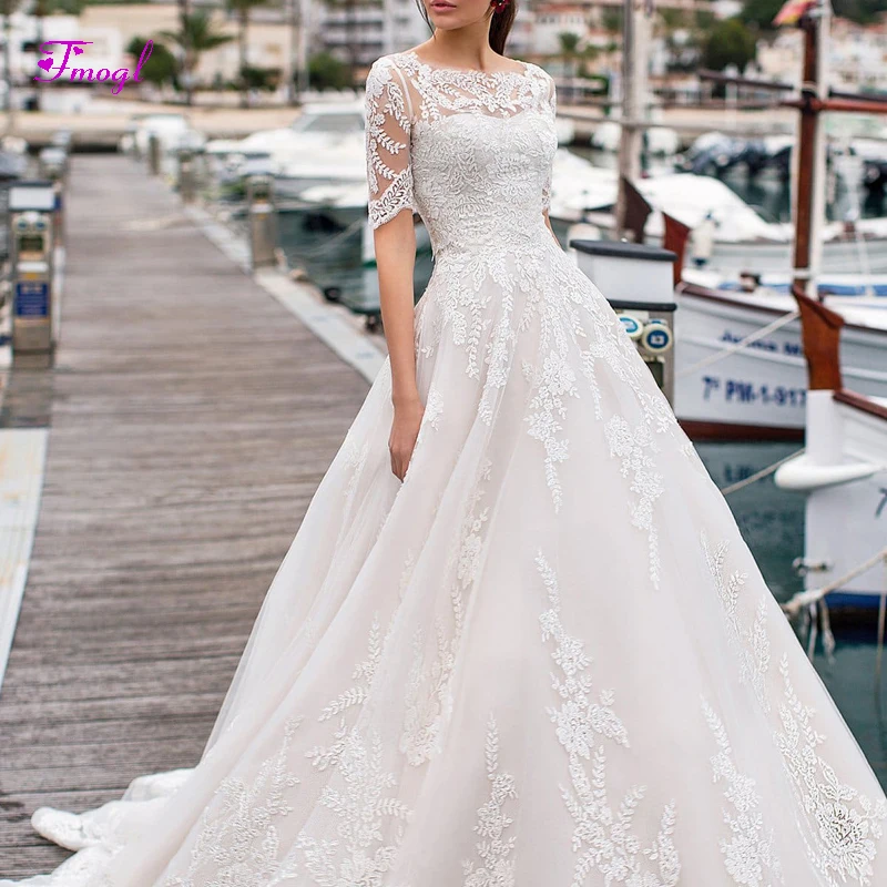Fmogl Designer Scoop Neck Button A-Line Wedding Dress 2020 Appliques Short Sleeve Princess Bride Gown Vestido de Noiva Plus Size
Fmogl Designer Scoop Neck Button A-Line Wedding Dress 2020 Appliques Short Sleeve Princess Bride Gown Vestido de Noiva Plus Size
