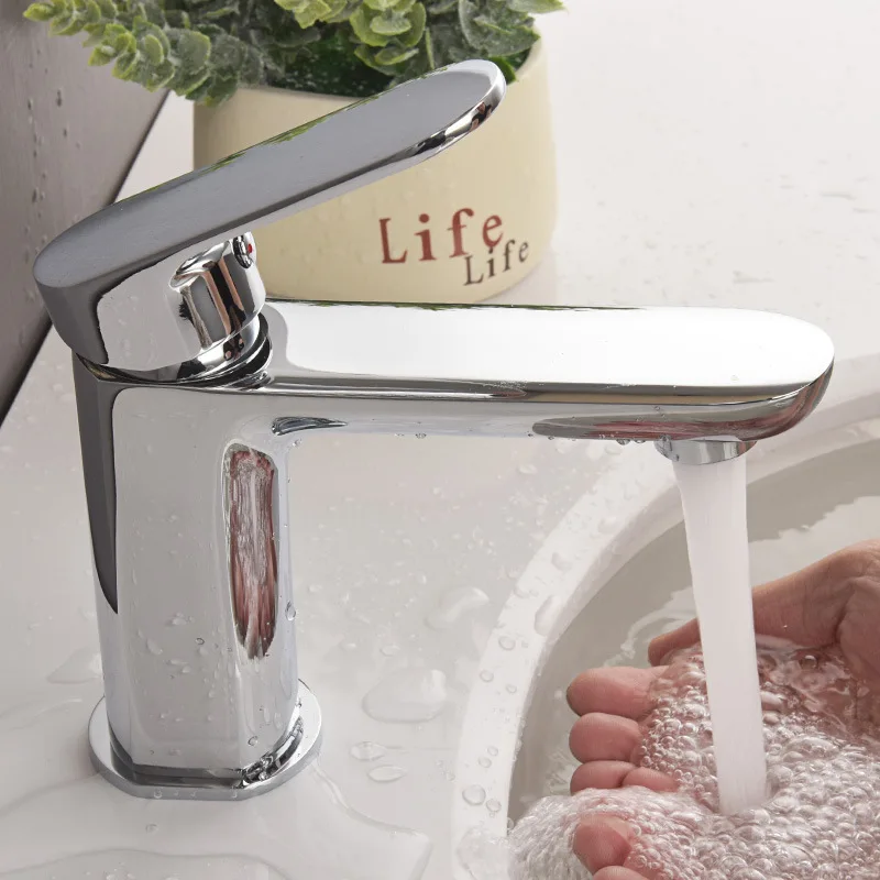 Basin Faucets Modern Copper Chromium plating Bathroom faucets Single Hole Cold and Hot Water Tap Basin Faucet Mixer Taps 0038N
Basin Faucets Modern Copper Chromium plating Bathroom faucets Single Hole Cold and Hot Water Tap Basin Faucet Mixer Taps 0038N