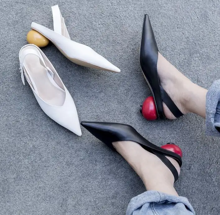 Hot Fashion White /Black Genuine Leather Pointed Toe Shoe Strange Style A word Belt Caucal Women's Shoe Shallow Big Size Pumps
Hot Fashion White /Black Genuine Leather Pointed Toe Shoe Strange Style A word Belt Caucal Women's Shoe Shallow Big Size Pumps