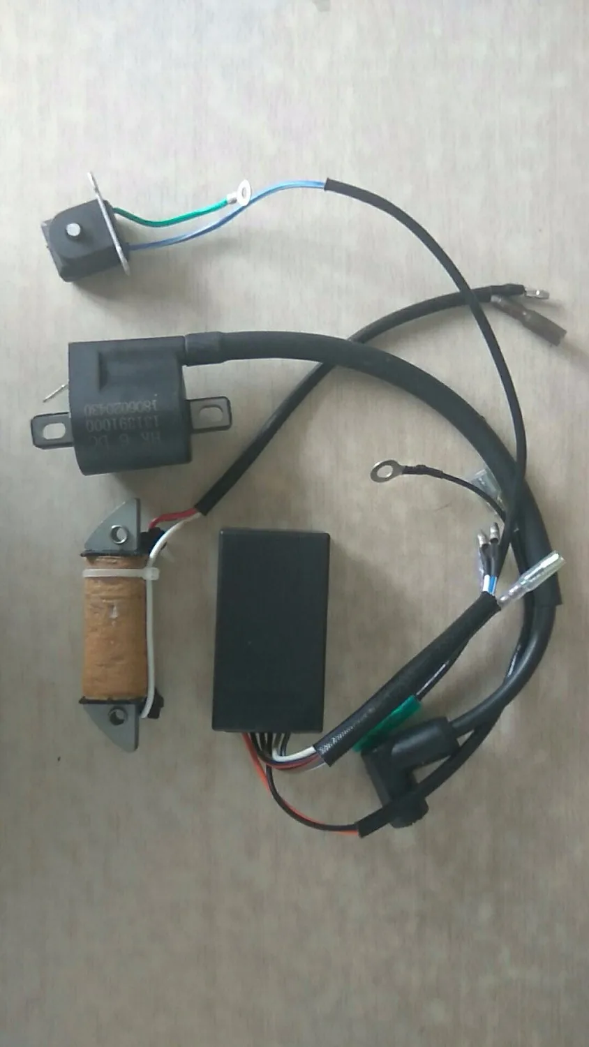 Free shipping outboard motor part ignition coil ignitor coil triggers for Seahorse Zhongfa Hangkai Hyfong 2 stroke 5-6 HP
Free shipping outboard motor part ignition coil ignitor coil triggers for Seahorse Zhongfa Hangkai Hyfong 2 stroke 5-6 HP