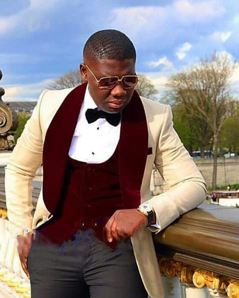 Mens wedding suits Beige Groom Tuxedos Wedding tuxedos Groomsmen Suit Business men work waer suits blazer Jacket+Pants+Tie+
Mens wedding suits Beige Groom Tuxedos Wedding tuxedos Groomsmen Suit Business men work waer suits blazer Jacket+Pants+Tie+
