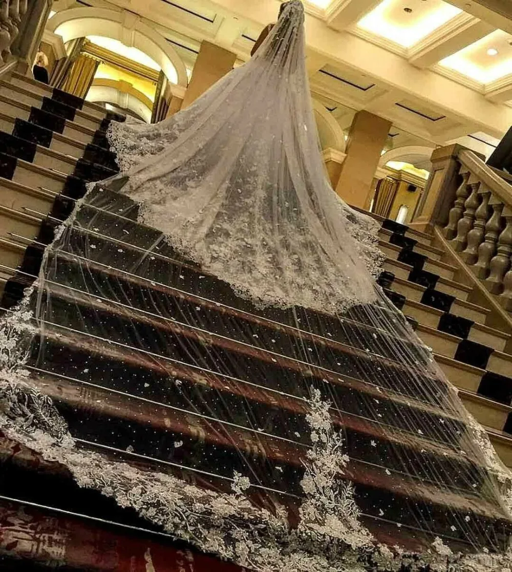 Luxury White Wedding Veils Cathedral Length Pearls With Comb Bridal Veil lace Applique Wedding Veils Free Shipping
Luxury White Wedding Veils Cathedral Length Pearls With Comb Bridal Veil lace Applique Wedding Veils Free Shipping