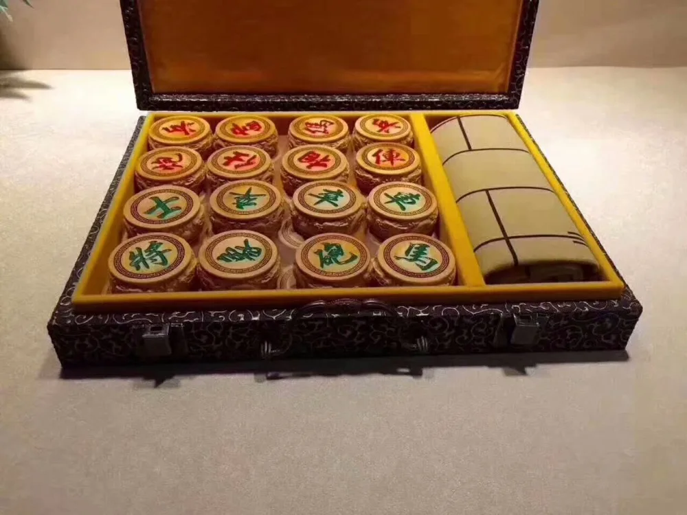 Chinese chess boxwood side Shuanglongxizhu. "The back engraved handicraft Puzzle Collection.
Chinese chess boxwood side Shuanglongxizhu. "The back engraved handicraft Puzzle Collection.