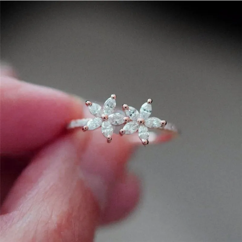 NEWBUY 2019 New Fashion Rose Gold Color Flower Ring For Women Luxury Crystal Ring Clear Zirconia Jewelry Femme Bijoux Dropship
NEWBUY 2019 New Fashion Rose Gold Color Flower Ring For Women Luxury Crystal Ring Clear Zirconia Jewelry Femme Bijoux Dropship