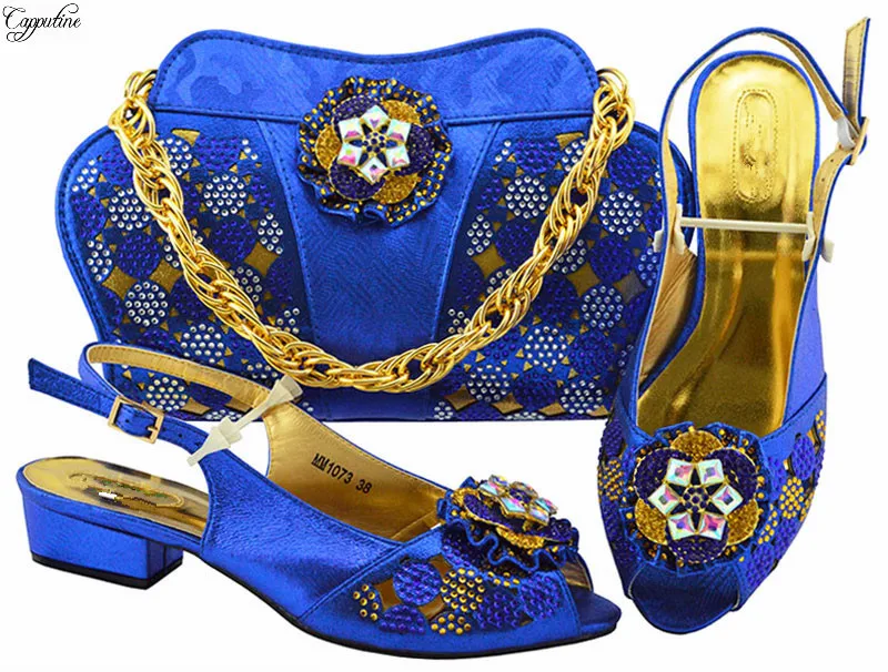 Graceful pattern African pump shoes and bag sets fashion shoes with handbag MM1073 in royal blue, heel height 3.5cm
Graceful pattern African pump shoes and bag sets fashion shoes with handbag MM1073 in royal blue, heel height 3.5cm