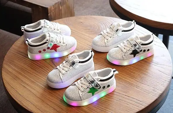 2018 Kids Luminous Sports Shoes For Boys Girls Children Glowing Sneakers tenis led infantil With Lights Boys Shoes Soft
2018 Kids Luminous Sports Shoes For Boys Girls Children Glowing Sneakers tenis led infantil With Lights Boys Shoes Soft