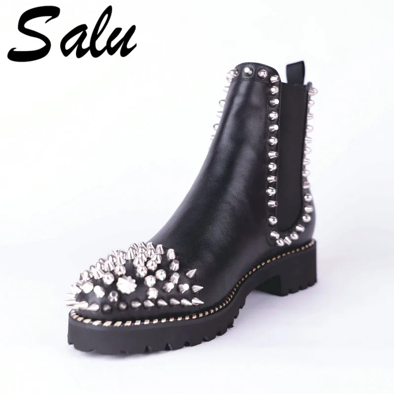 Salu 2019 New Genuine Leather Boots Shoes Women Ankle Boots Rivet Brand Round Toe Spring Autumn Black Size 41 42 43
Salu 2019 New Genuine Leather Boots Shoes Women Ankle Boots Rivet Brand Round Toe Spring Autumn Black Size 41 42 43