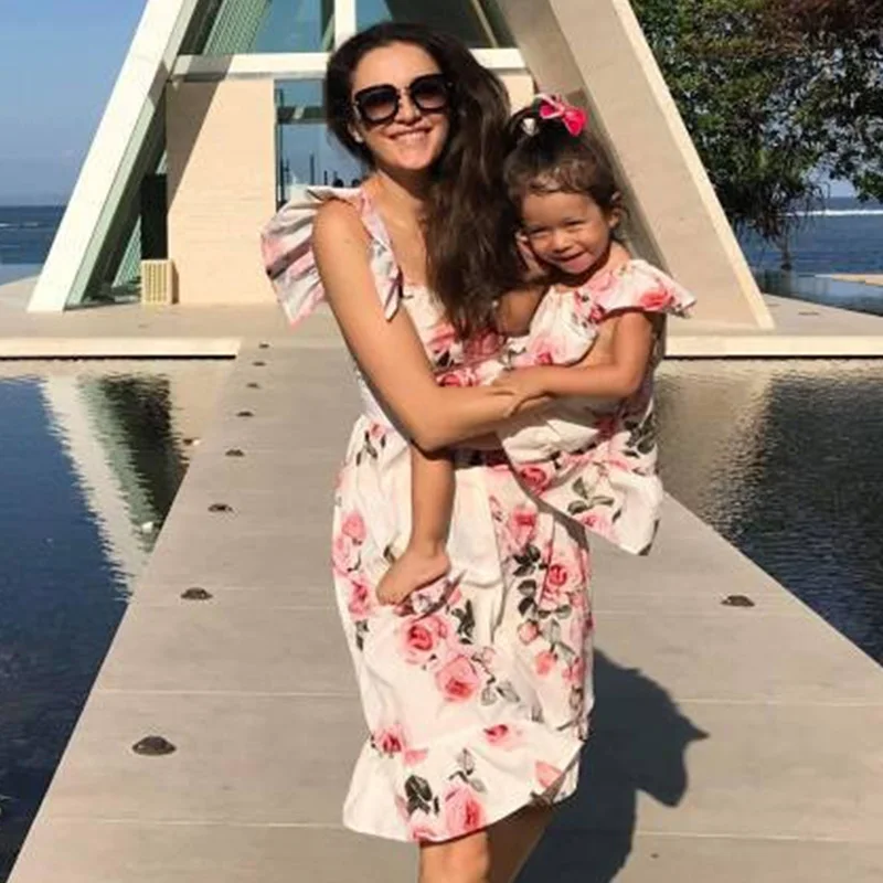 2019 new summer explosion models Europe and the United States parent-child loaded ruffled sleeveless dress mother and daughter 
2019 new summer explosion models Europe and the United States parent-child loaded ruffled sleeveless dress mother and daughter