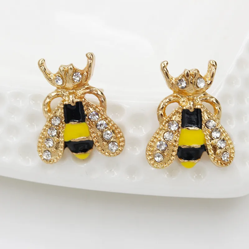 SexeMara Fashion Cute Women Lovely Popular Golden Small Bee Crystal Insect Stud Earrings Jewelry Gift
SexeMara Fashion Cute Women Lovely Popular Golden Small Bee Crystal Insect Stud Earrings Jewelry Gift
