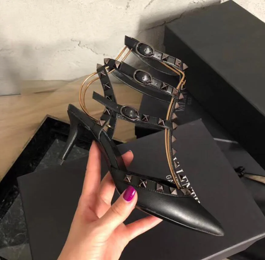 2019 summer black matte V rivets pointed toe high heels leather rivets 3 stiletto sandals wedding shoes with logo box EU34-43
2019 summer black matte V rivets pointed toe high heels leather rivets 3 stiletto sandals wedding shoes with logo box EU34-43