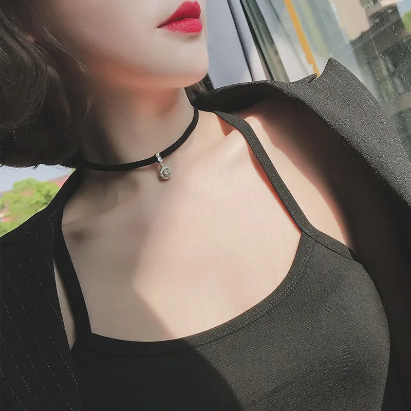 Fashion Black Velvet Leather Geometric Circle Rhinestone Pendant Charms Choker Neckalce Women Collar Statement Necklace Jewelry
Fashion Black Velvet Leather Geometric Circle Rhinestone Pendant Charms Choker Neckalce Women Collar Statement Necklace Jewelry