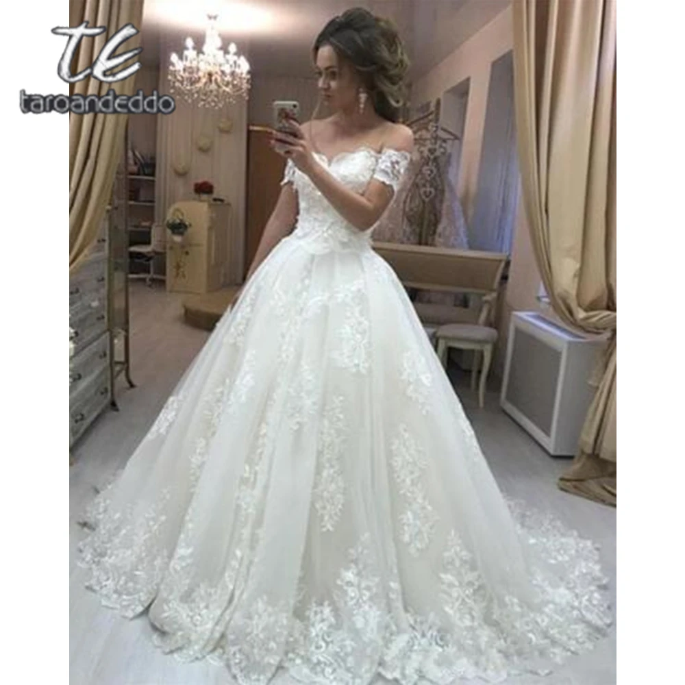 Off Shoulder Wedding Dresses Appliques Ball Gown Ivory Lace Up Sweep Train Floor Length Bridal Dress Vestido De Noiva
Off Shoulder Wedding Dresses Appliques Ball Gown Ivory Lace Up Sweep Train Floor Length Bridal Dress Vestido De Noiva