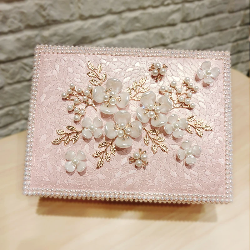 New jewelry box Princess European Korean Palace Pearl with lock wooden simple cute jewelry storage box
New jewelry box Princess European Korean Palace Pearl with lock wooden simple cute jewelry storage box