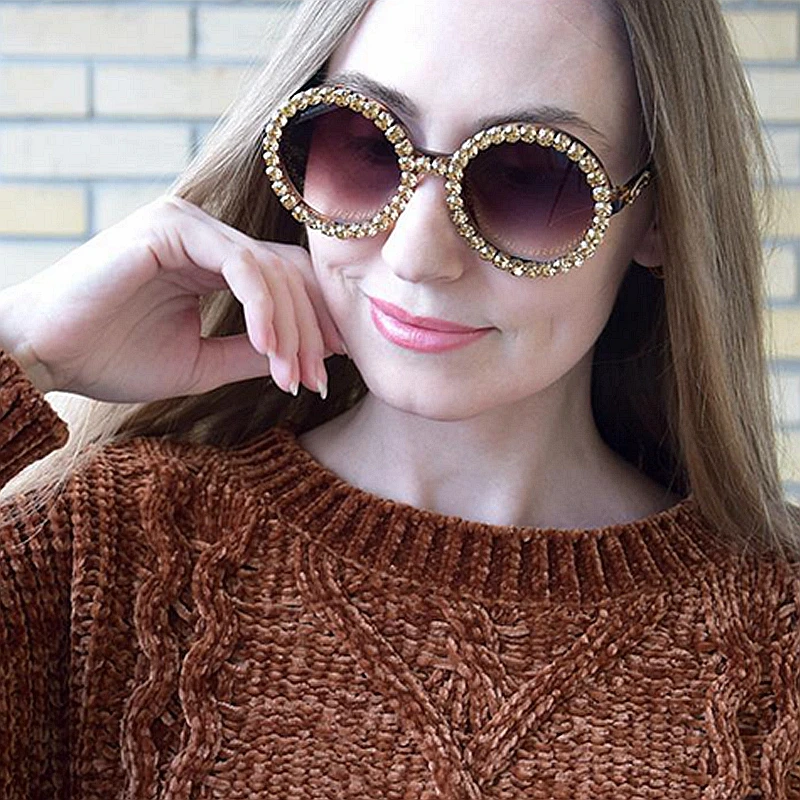 2019 Vintage round sunglasses women luxury rhinestone sun glasses men leopard love letter fashion shades oculos de sol UV400
2019 Vintage round sunglasses women luxury rhinestone sun glasses men leopard love letter fashion shades oculos de sol UV400