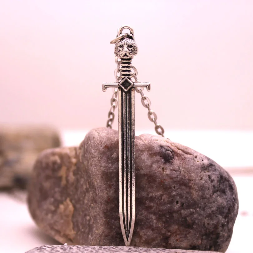 Game of thrones Stark Wolf Sword Necklace Silver Plated Jon Snow Ghost Chain Longclaw sword pendant the Valyrian Steel Blade
Game of thrones Stark Wolf Sword Necklace Silver Plated Jon Snow Ghost Chain Longclaw sword pendant the Valyrian Steel Blade