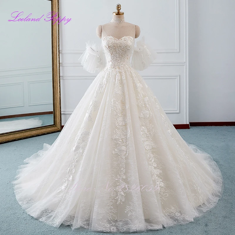 Luxury Women's Ball Gown Lace Appliques Wedding Dresses Sleeveless Sweetheart Neckline Vestido de Novia Bridal Gowns
Luxury Women's Ball Gown Lace Appliques Wedding Dresses Sleeveless Sweetheart Neckline Vestido de Novia Bridal Gowns
