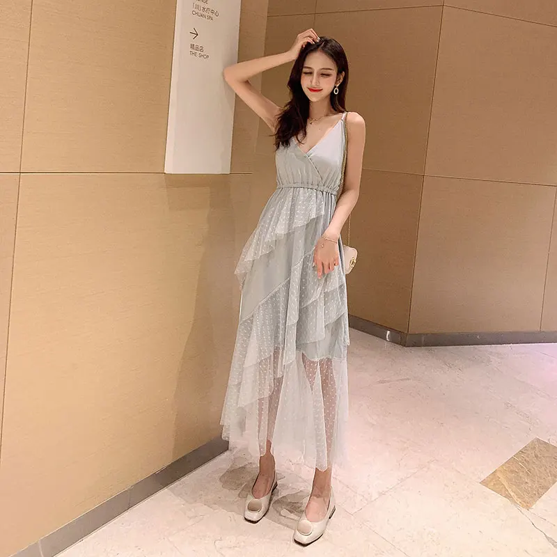 V neck elastic waist strap mesh stitching hem cake dress Korea 2019 summer new women clothes solid color long casual wind dress
V neck elastic waist strap mesh stitching hem cake dress Korea 2019 summer new women clothes solid color long casual wind dress