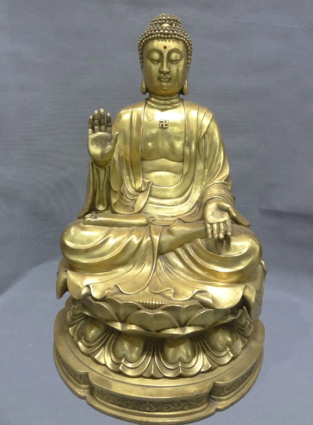 18" Chinese Pure Brass Joss Amitabha Sakyamuni Tibet Shakyamuni Buddha Statue
18" Chinese Pure Brass Joss Amitabha Sakyamuni Tibet Shakyamuni Buddha Statue