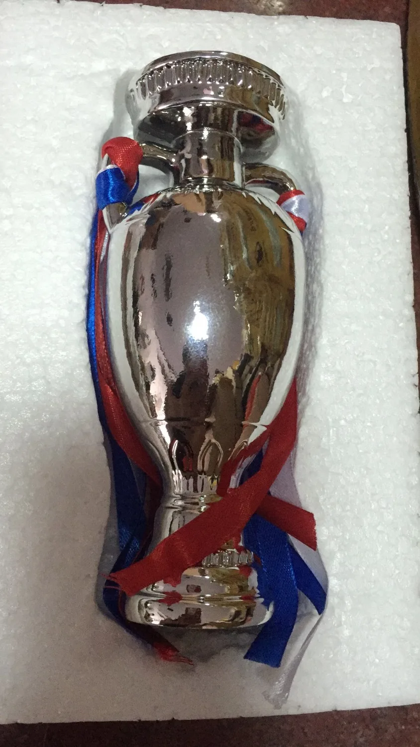 26cm Height 2016 French European Cup Model Henri Delaunay Trophy Cup Football Fans Souvenirs Trophy Collectibles Free Shipping
26cm Height 2016 French European Cup Model Henri Delaunay Trophy Cup Football Fans Souvenirs Trophy Collectibles Free Shipping