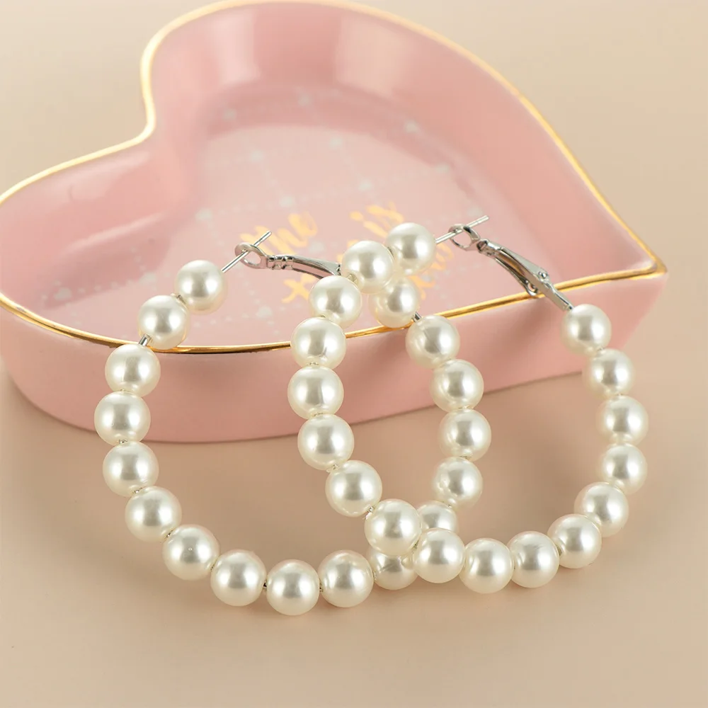 1 Pair Elegant White Pearls Round Hoop Earrings Women Oversize Pearl Circle Fashion Jewelry 3/4/5.2/6cm Circle Diameter Earrings
1 Pair Elegant White Pearls Round Hoop Earrings Women Oversize Pearl Circle Fashion Jewelry 3/4/5.2/6cm Circle Diameter Earrings