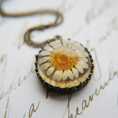 2PCS 25MM Real Chrysanthemum Pendant Necklace Botanical Necklace Nature Daisy Encased in Resin Pressed Flower Jewelry
2PCS 25MM Real Chrysanthemum Pendant Necklace Botanical Necklace Nature Daisy Encased in Resin Pressed Flower Jewelry