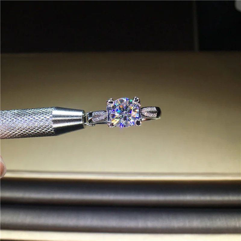 100% 18K 750Au Gold Moissanite Diamond Ring D color VVS With national certificate MOia-02
100% 18K 750Au Gold Moissanite Diamond Ring D color VVS With national certificate MOia-02