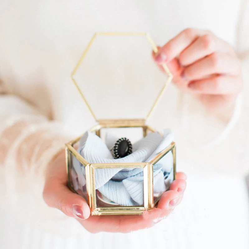 Mini Hexagon Geometric Wedding Ring Box Ring Jewelry Bearer Box Holder Tabletop Succulent Plants Planter Wedding Decoration Gift
Mini Hexagon Geometric Wedding Ring Box Ring Jewelry Bearer Box Holder Tabletop Succulent Plants Planter Wedding Decoration Gift