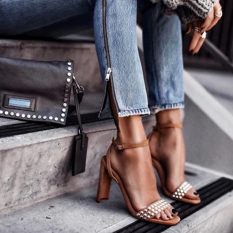 Women Brown Suede Chunky High Heel Buckle Strappy Sandals Rivets Sandals 2019 Summer Rome Style Gladiator Shoes Woman Party Shoe
Women Brown Suede Chunky High Heel Buckle Strappy Sandals Rivets Sandals 2019 Summer Rome Style Gladiator Shoes Woman Party Shoe