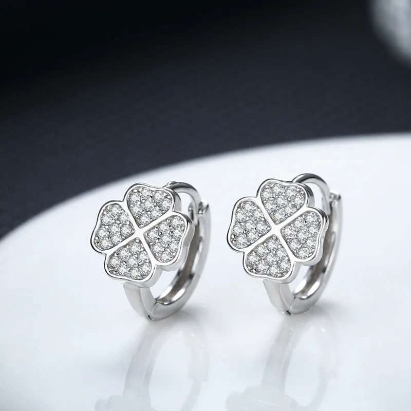 Luxurious Four-Leaf Clover Design Micro-Inlay Crystal Trendy 925 Sterling Silver Mini Hoop Earrings Circle For Women Lady Gift
Luxurious Four-Leaf Clover Design Micro-Inlay Crystal Trendy 925 Sterling Silver Mini Hoop Earrings Circle For Women Lady Gift