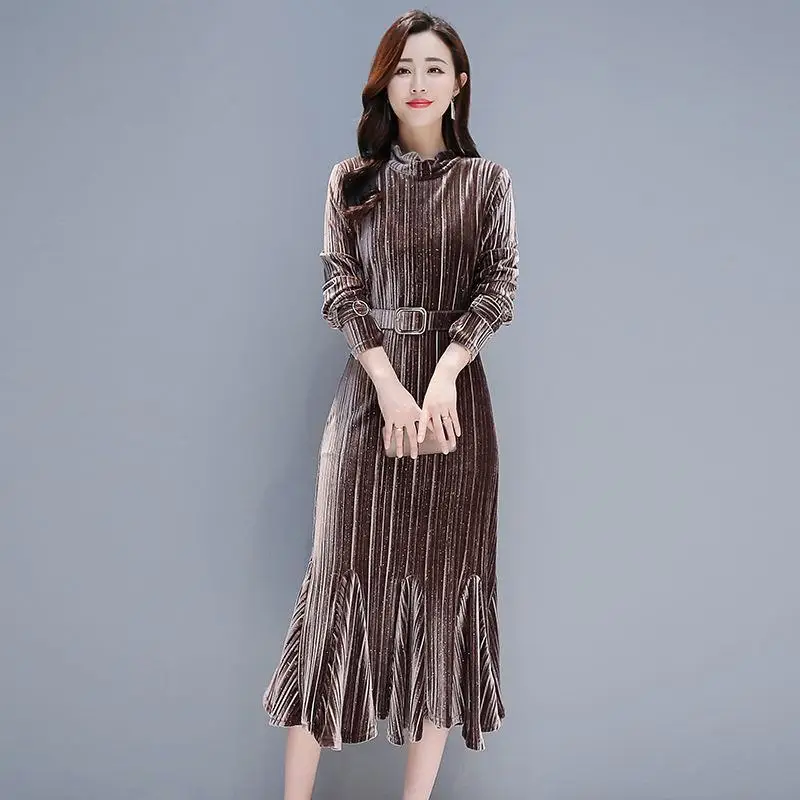 2019 New Autumn Winter Women Elegant Gold Velvet Warm Pleated Dress With Belt Female Casual Vintage Velvet Dresses Vestido X136
2019 New Autumn Winter Women Elegant Gold Velvet Warm Pleated Dress With Belt Female Casual Vintage Velvet Dresses Vestido X136