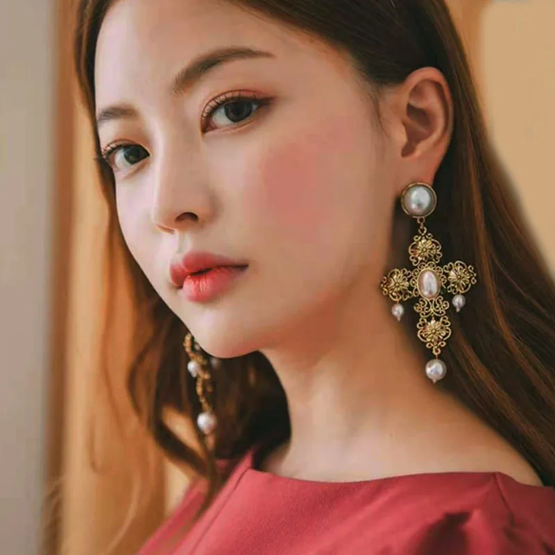 Vintage Ethnic Alloy Pearls Cross Earrings for Women Fashion Jewelry Maxi Trendy Statement Drop Dangle Earrings Hot Sale
Vintage Ethnic Alloy Pearls Cross Earrings for Women Fashion Jewelry Maxi Trendy Statement Drop Dangle Earrings Hot Sale