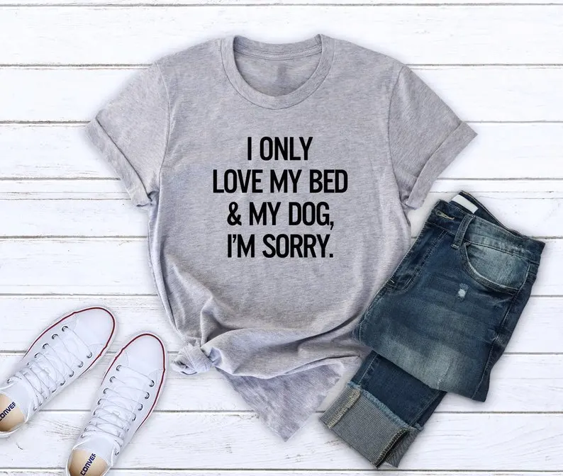Женская футболка из хлопка с надписью I only love my bed & dog | одежда