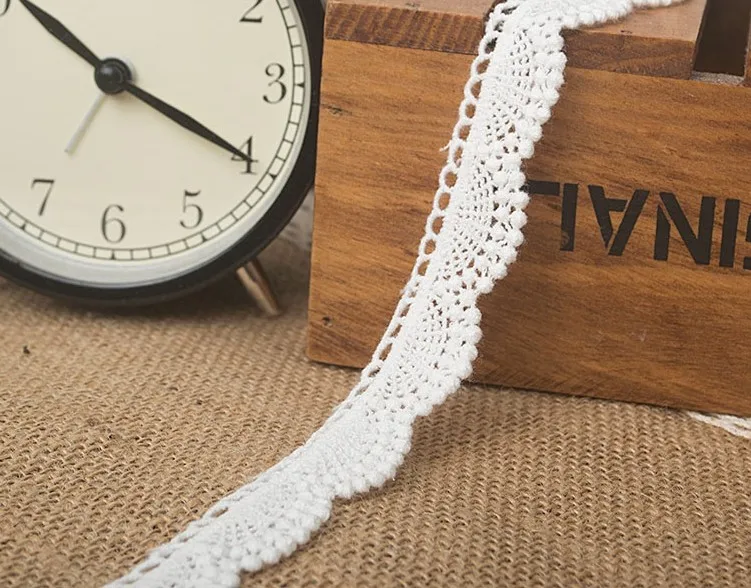 2cm wide-10yards/lot Diy Craft White Water soluble Embroidery Lace Trim Venise Lace Trim Lace Ribbon
2cm wide-10yards/lot Diy Craft White Water soluble Embroidery Lace Trim Venise Lace Trim Lace Ribbon
