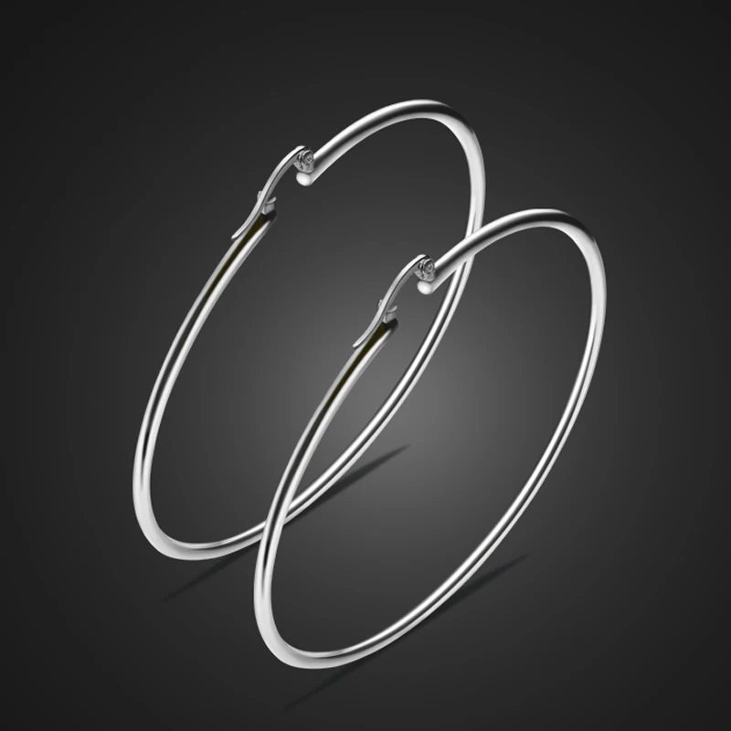 Contracted punk circular diameter of 70 mm big earrings.European fashion solid 925 sterling silver women earrings.Charm jewelry
Contracted punk circular diameter of 70 mm big earrings.European fashion solid 925 sterling silver women earrings.Charm jewelry