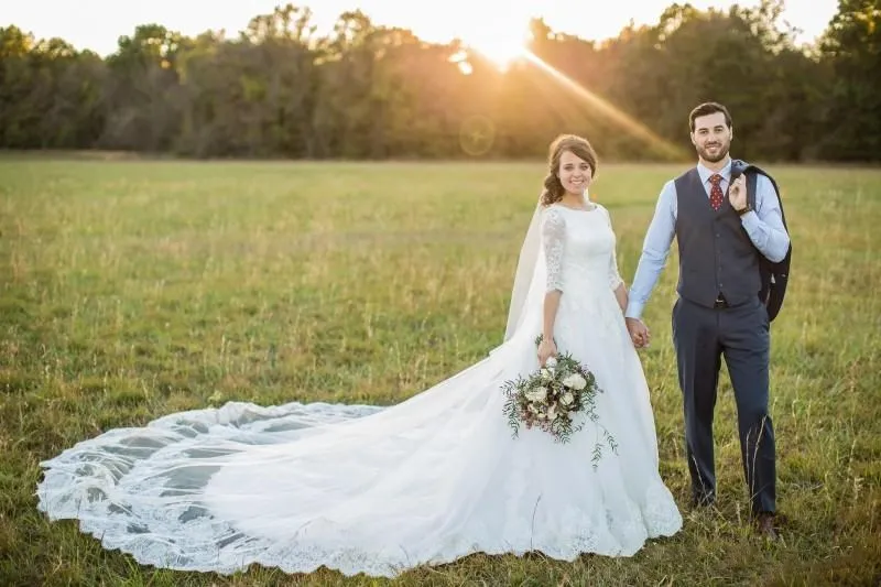 luxury 2019 A-line Modest Wedding Dresses With Half Sleeves Jewel Lace Cathedral Train Bridal Gowns Custom Made Wedding Gowns
luxury 2019 A-line Modest Wedding Dresses With Half Sleeves Jewel Lace Cathedral Train Bridal Gowns Custom Made Wedding Gowns