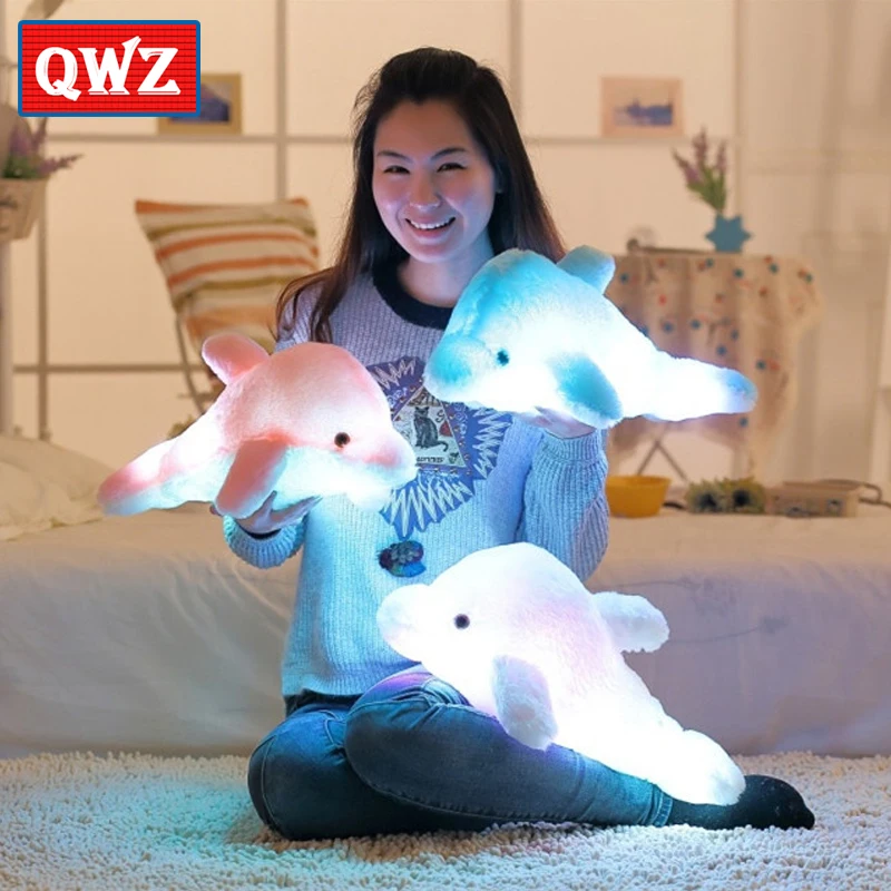 QWZ 45cm Colorful Dolphin Plush Doll Toy Luminous Plush Stuffed Flashing Cushion Pillow With LED Light Party Birthday Gifts
QWZ 45cm Colorful Dolphin Plush Doll Toy Luminous Plush Stuffed Flashing Cushion Pillow With LED Light Party Birthday Gifts
