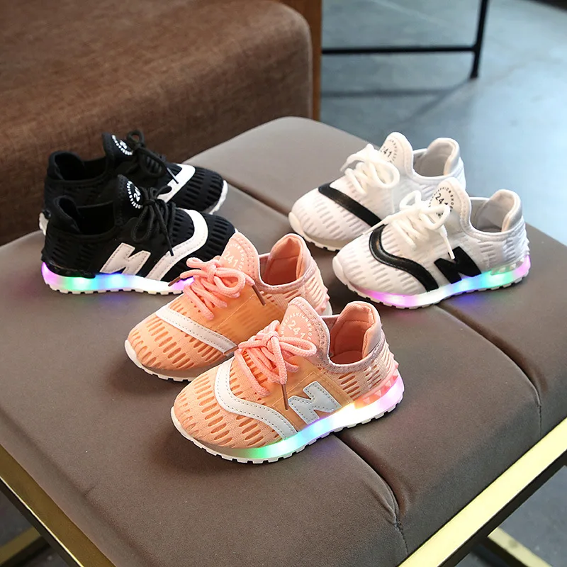2018 New brand fashion LED lighted baby first walkers high quality boys girls sneakers Patch cool high quality baby toddlers
2018 New brand fashion LED lighted baby first walkers high quality boys girls sneakers Patch cool high quality baby toddlers