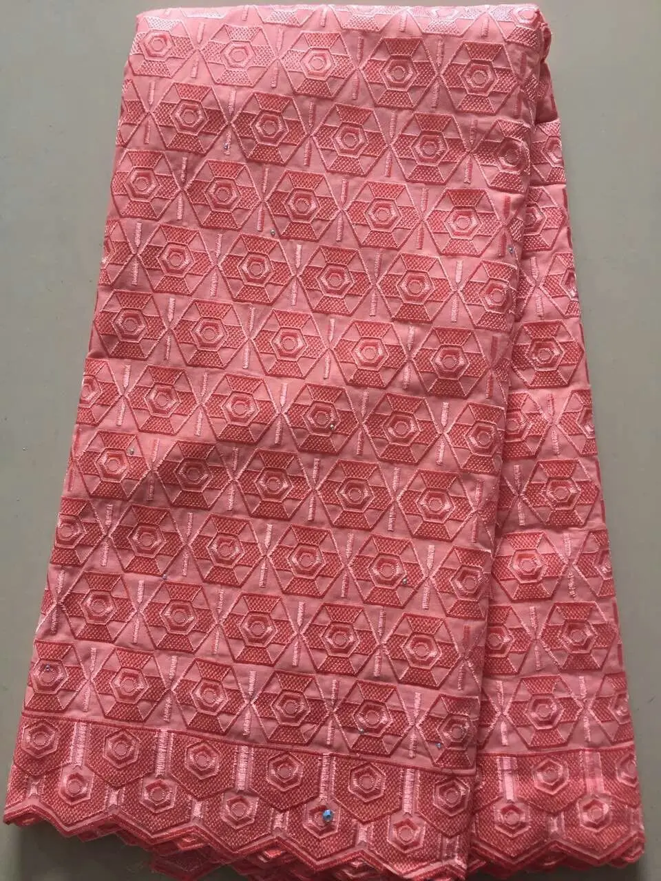 2018 Nigerian Bride Swiss Voile Lace In Switzerland 100% Cotton Swiss Voile Lace Material For African Party
2018 Nigerian Bride Swiss Voile Lace In Switzerland 100% Cotton Swiss Voile Lace Material For African Party
