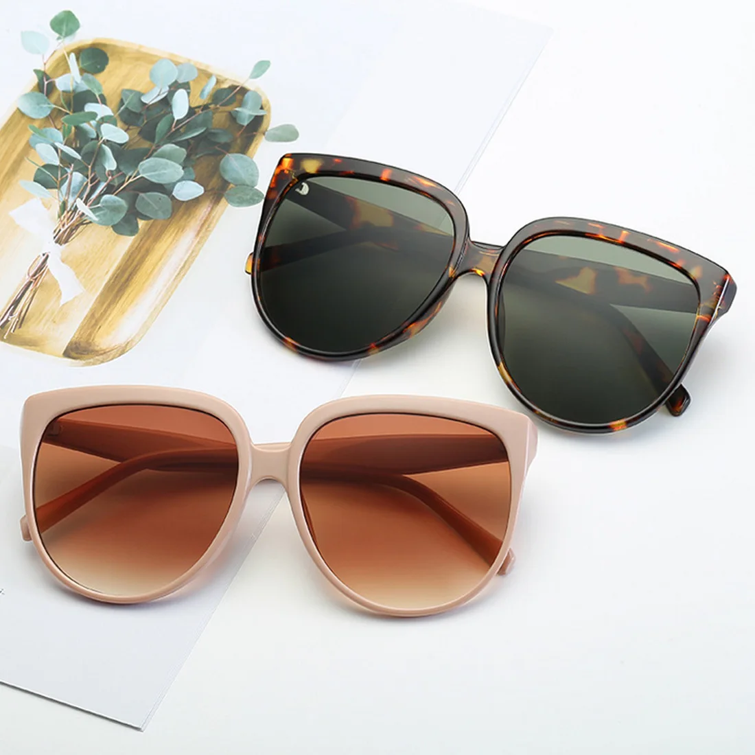 Vintage Women Cat eye Sunglasses Gradient Glasses Retro Cat eye Sun glasses Female Eyewear UV400
Vintage Women Cat eye Sunglasses Gradient Glasses Retro Cat eye Sun glasses Female Eyewear UV400
