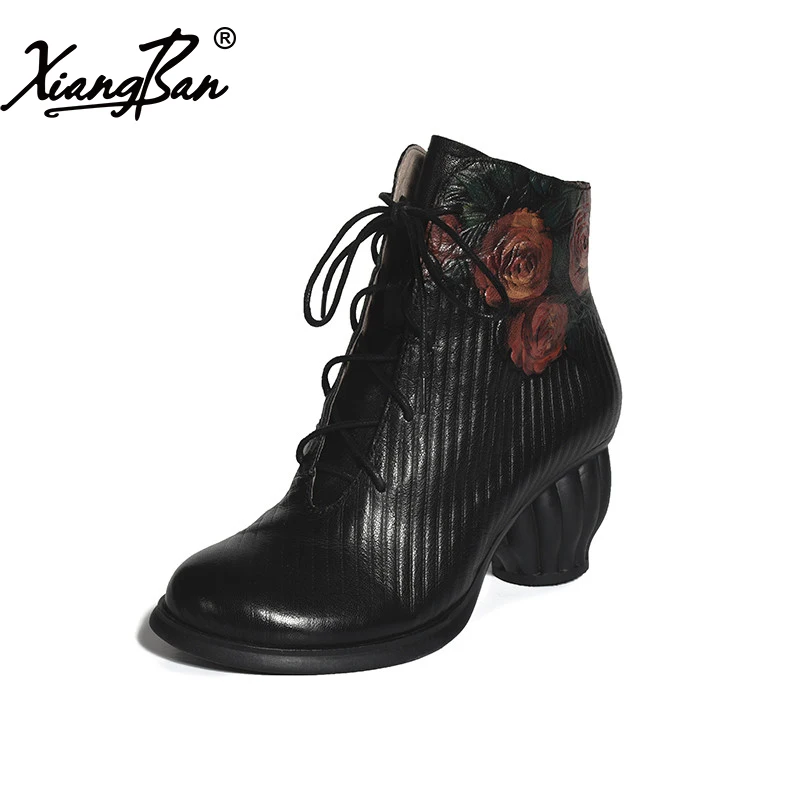 Xiangban Original Designer Women Boots Ankle High Heels Shoes Lace Up Female Martin Boots Embossed Black 215K27
Xiangban Original Designer Women Boots Ankle High Heels Shoes Lace Up Female Martin Boots Embossed Black 215K27