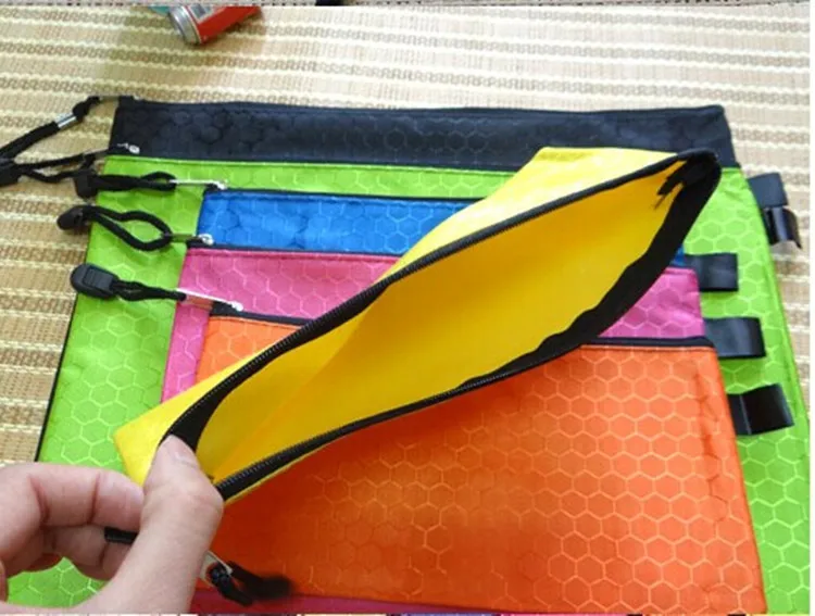 More creative A5 football lines data envelope to receive Oxford cloth zipper bag 24 * 18 cm
More creative A5 football lines data envelope to receive Oxford cloth zipper bag 24 * 18 cm