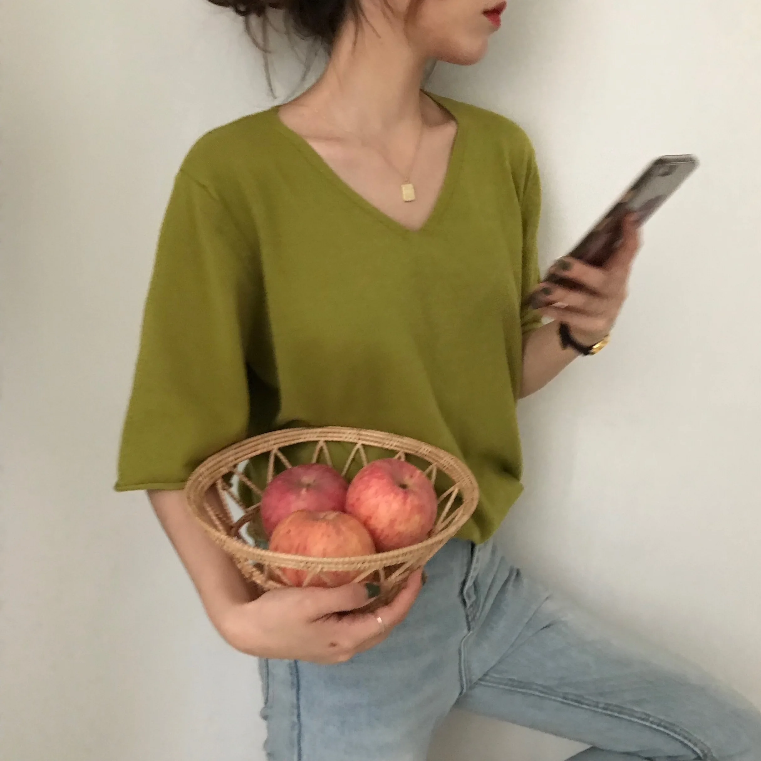 Solid V-neck Women T-shirt 2019 Summer Women Tops Casual Loose Tee Shirt Femme Loose Vintage Casual Black Red Green Shirt
Solid V-neck Women T-shirt 2019 Summer Women Tops Casual Loose Tee Shirt Femme Loose Vintage Casual Black Red Green Shirt