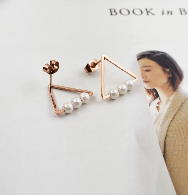 Rose Gold Color Surgical stainless steel Triangle Shape Imination Pearl Simple Stud Earrings for Women Gift Earrings Girls
Rose Gold Color Surgical stainless steel Triangle Shape Imination Pearl Simple Stud Earrings for Women Gift Earrings Girls