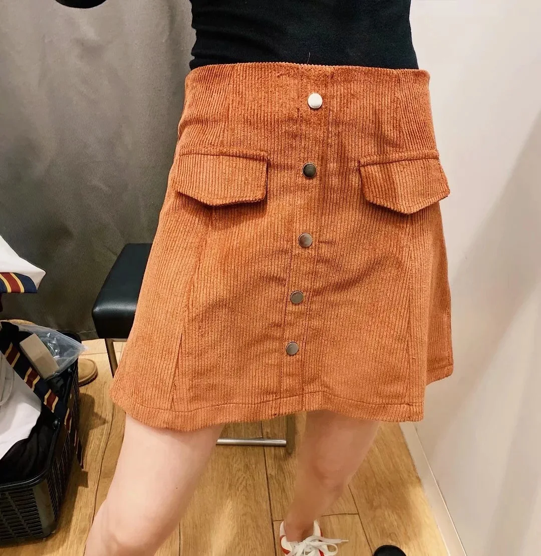 2019 Spring New Arrival Buttons Decorated Corduroy Mini Skirt Chic Slim Simple Ladies Skirts With Fake Pockets Free Shipping
2019 Spring New Arrival Buttons Decorated Corduroy Mini Skirt Chic Slim Simple Ladies Skirts With Fake Pockets Free Shipping