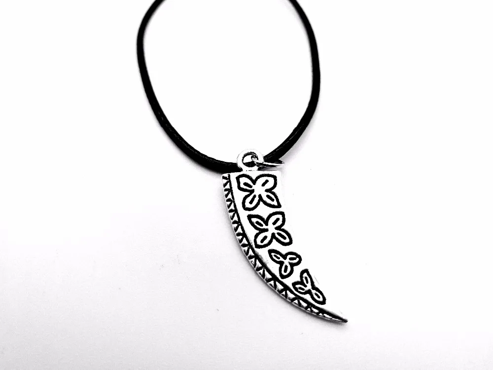 30PC Vikings Clover on Norse Wolf Tooth Necklace Charm Pendant Simple Animal Tiger Teeth Spike Leather Rope Necklaces
30PC Vikings Clover on Norse Wolf Tooth Necklace Charm Pendant Simple Animal Tiger Teeth Spike Leather Rope Necklaces