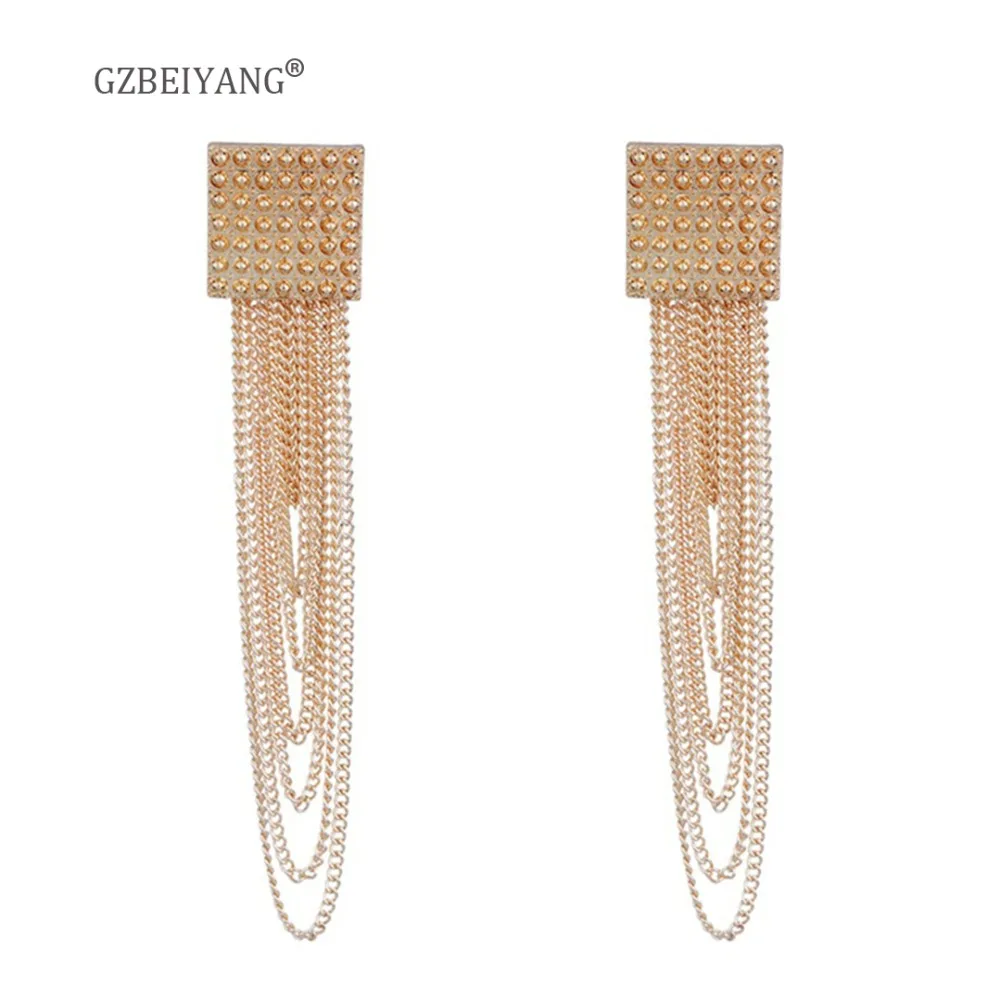 GZBEIYANG New Simple Luxury Alloy stud Earrings for Metal Chain Water Ripple Fashion Women Jewelry Earrings Party Gifts
GZBEIYANG New Simple Luxury Alloy stud Earrings for Metal Chain Water Ripple Fashion Women Jewelry Earrings Party Gifts