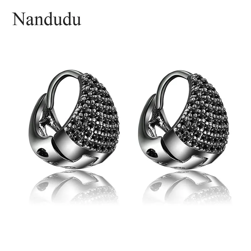 Nandudu Fashion Hollow Mini Huggie Earring for Women Micro Setting Zircon Hoop Earrings Party Birthday Gift Bijouterie CE534
Nandudu Fashion Hollow Mini Huggie Earring for Women Micro Setting Zircon Hoop Earrings Party Birthday Gift Bijouterie CE534