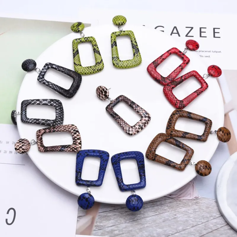 EK630 Oversize Vintage Drop Earrings for Women Large Geometric Statement Earrings PU Snake Skin Pendant Earrings Fashion Jewelry
EK630 Oversize Vintage Drop Earrings for Women Large Geometric Statement Earrings PU Snake Skin Pendant Earrings Fashion Jewelry